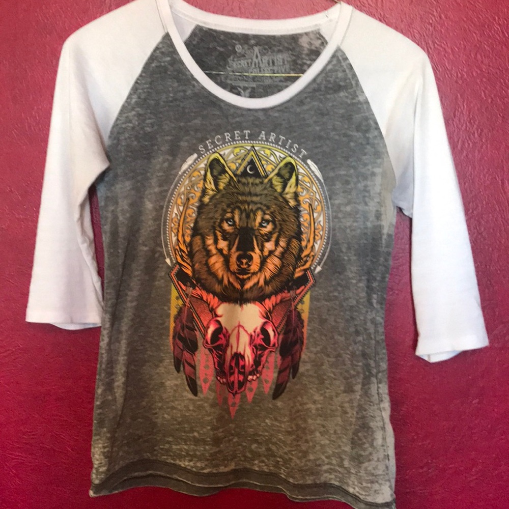 3/4 sleeve colorful top w/ cute design